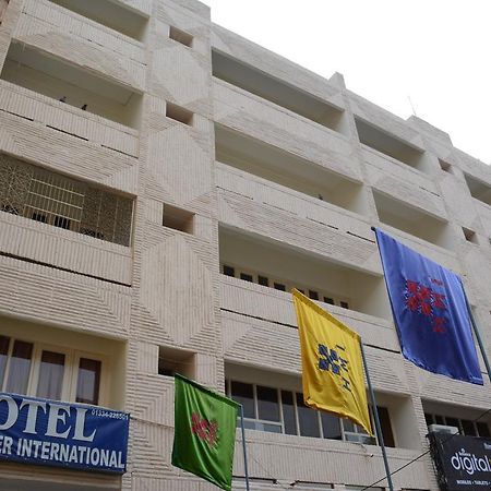 Hotel Mansarover International Haridwār Buitenkant foto