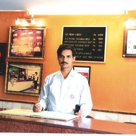 Hotel Mansarover International Haridwār Buitenkant foto
