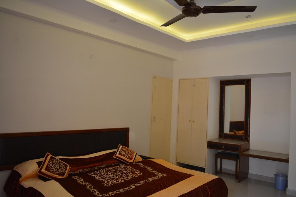 Hotel Mansarover International Haridwār Buitenkant foto
