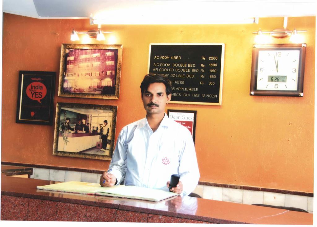 Hotel Mansarover International Haridwār Buitenkant foto