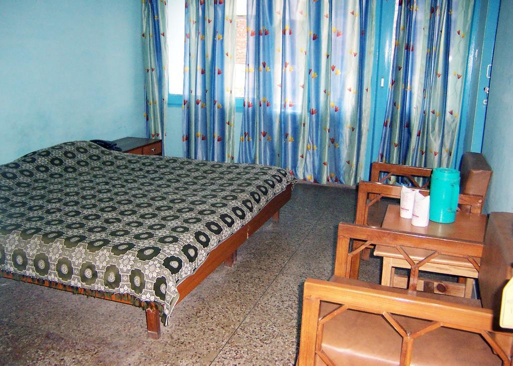 Hotel Mansarover International Haridwār Kamer foto