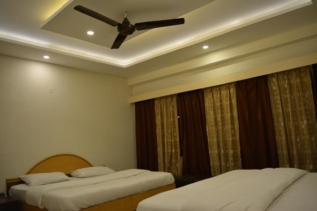Hotel Mansarover International Haridwār Kamer foto