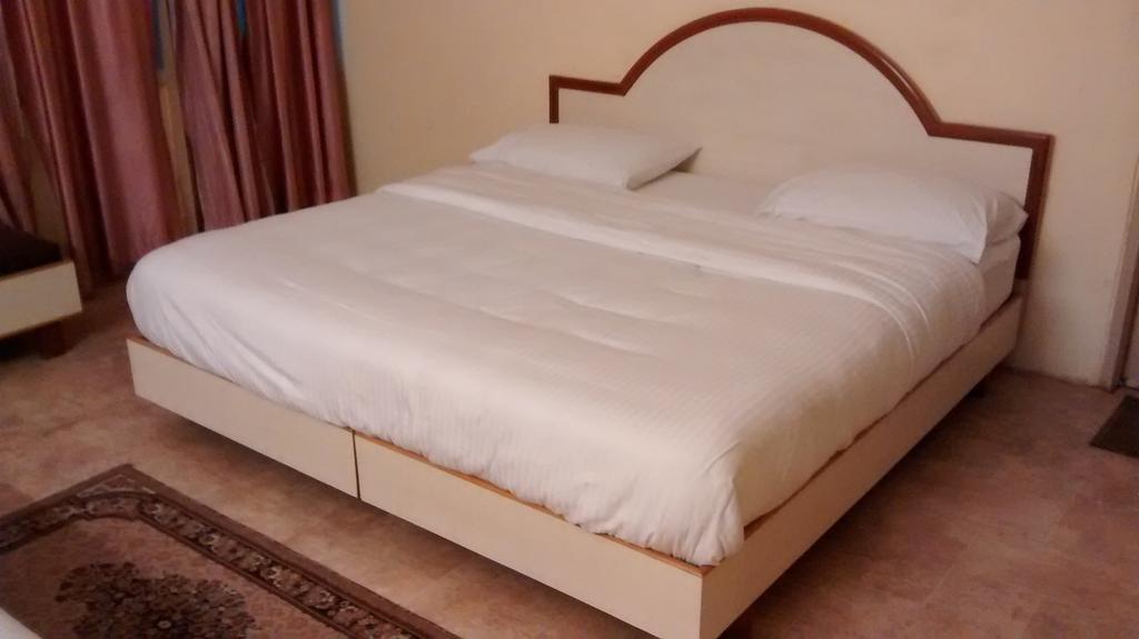 Hotel Mansarover International Haridwār Kamer foto