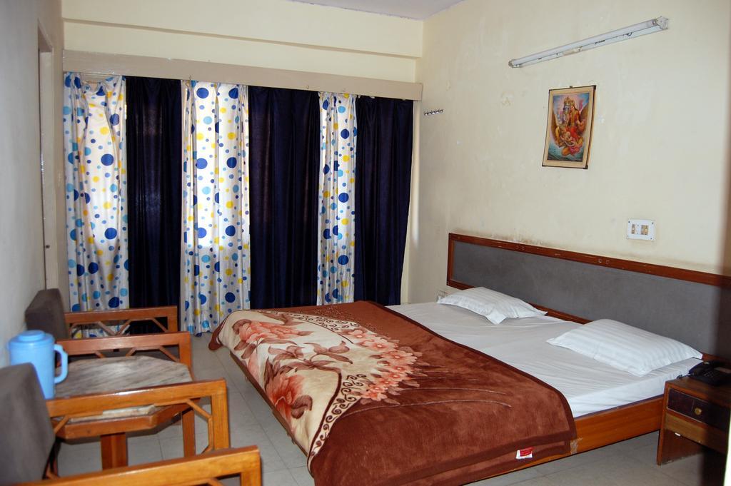 Hotel Mansarover International Haridwār Kamer foto